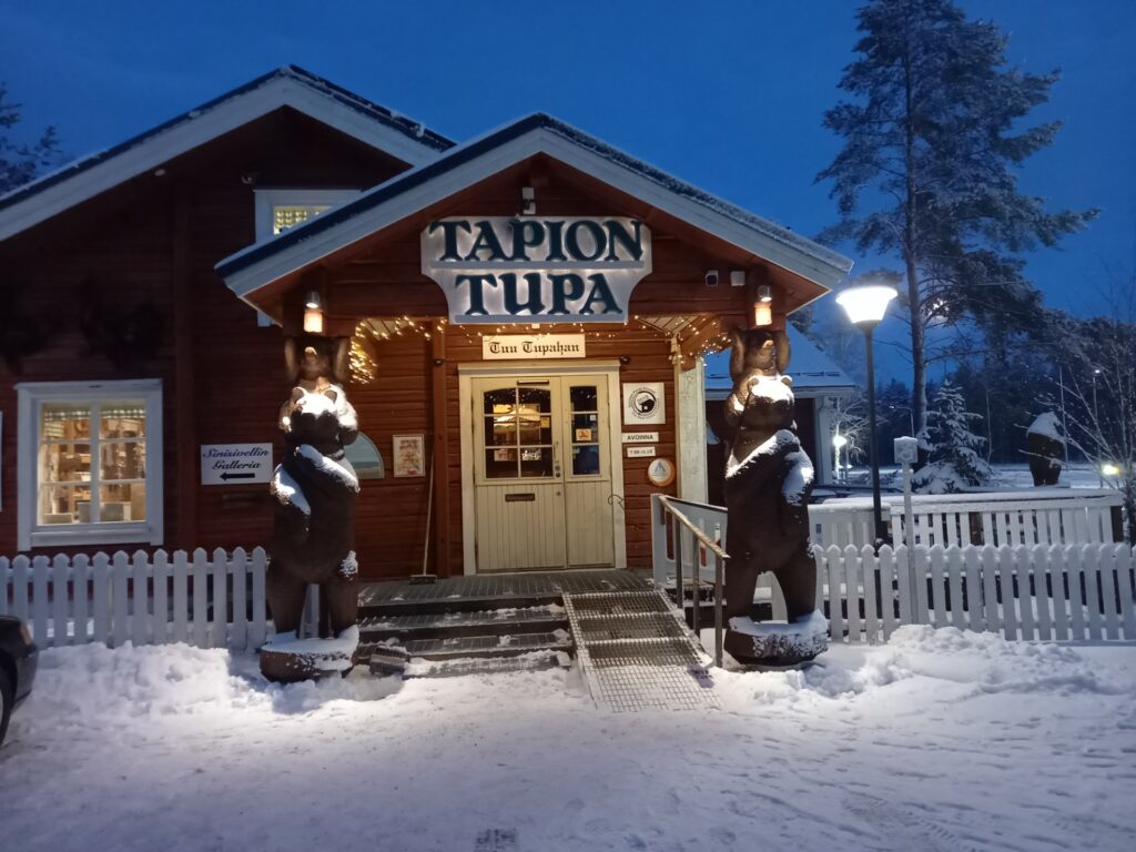 Tupa edestä